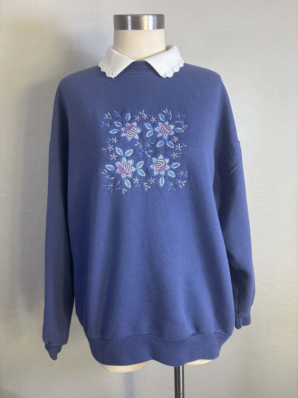 Vintage Through the Country Door Women's Blue Floral Embroidered Sweatshirt with
